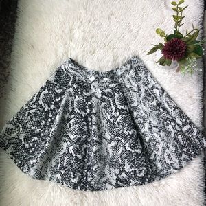 Black and off white Abercrombie & Fitch flare skirt